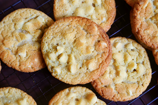 Vegan (& Gluten-Free) White Chocolate Chip Cookies