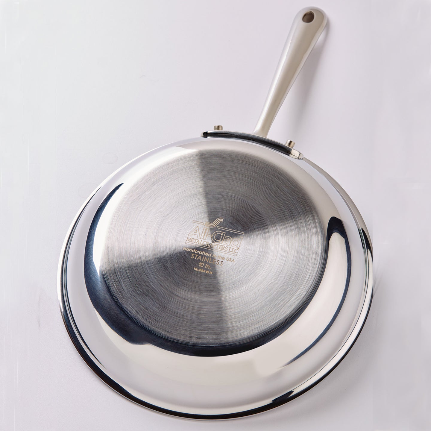 http://www.boroughkitchen.com/cdn/shop/products/all-clad-d3-frying-pan-20cm-base-borough-kitchen.jpg?v=1632483386