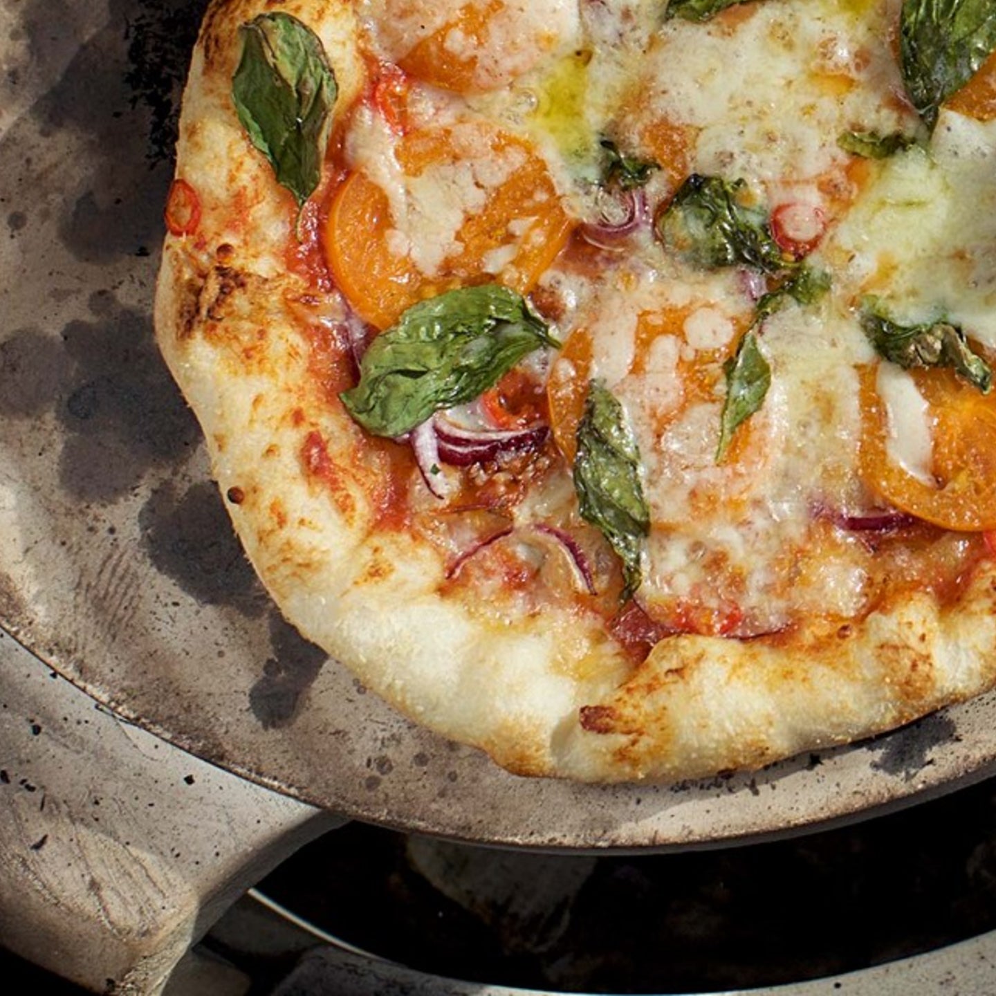 Green Egg Pizza On Kamado Grill Pizza Stone Ceramic Heat Deflector