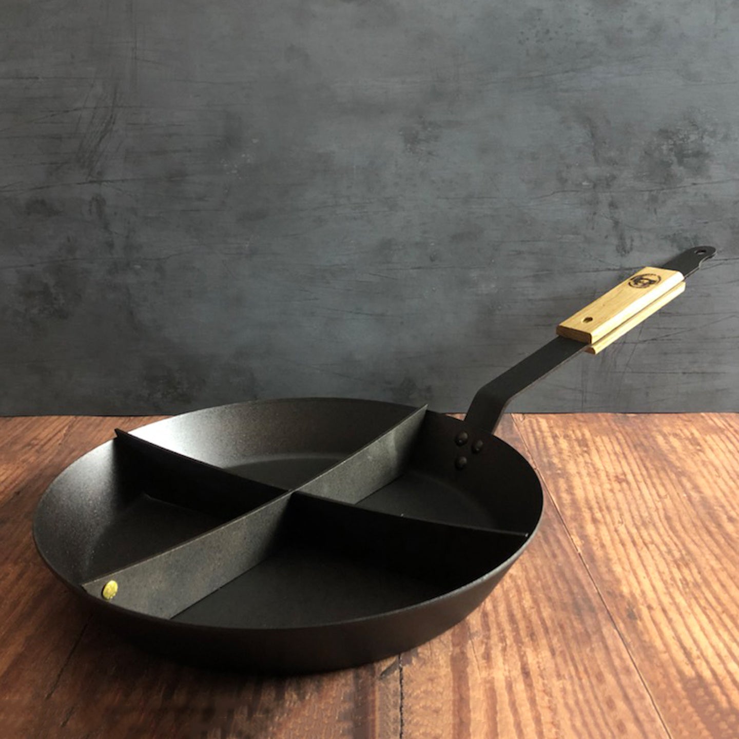 Netherton Foundry Pan Divider for 12 Pan
