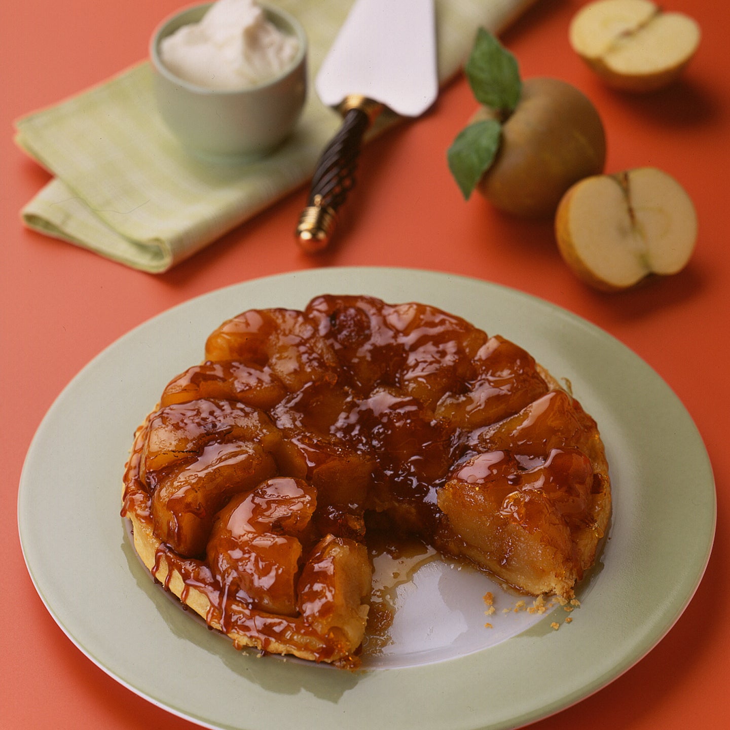 The Mechanics of the Pan-Baked Apple Cake