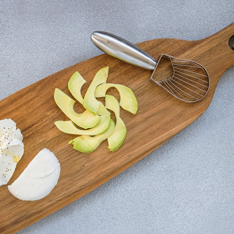 https://www.boroughkitchen.com/cdn/shop/files/stainless-steel-avocado-slicer-kc-lifestyle-with-avocado-slices-borough-kitchen_480x480.jpg?v=1690373318