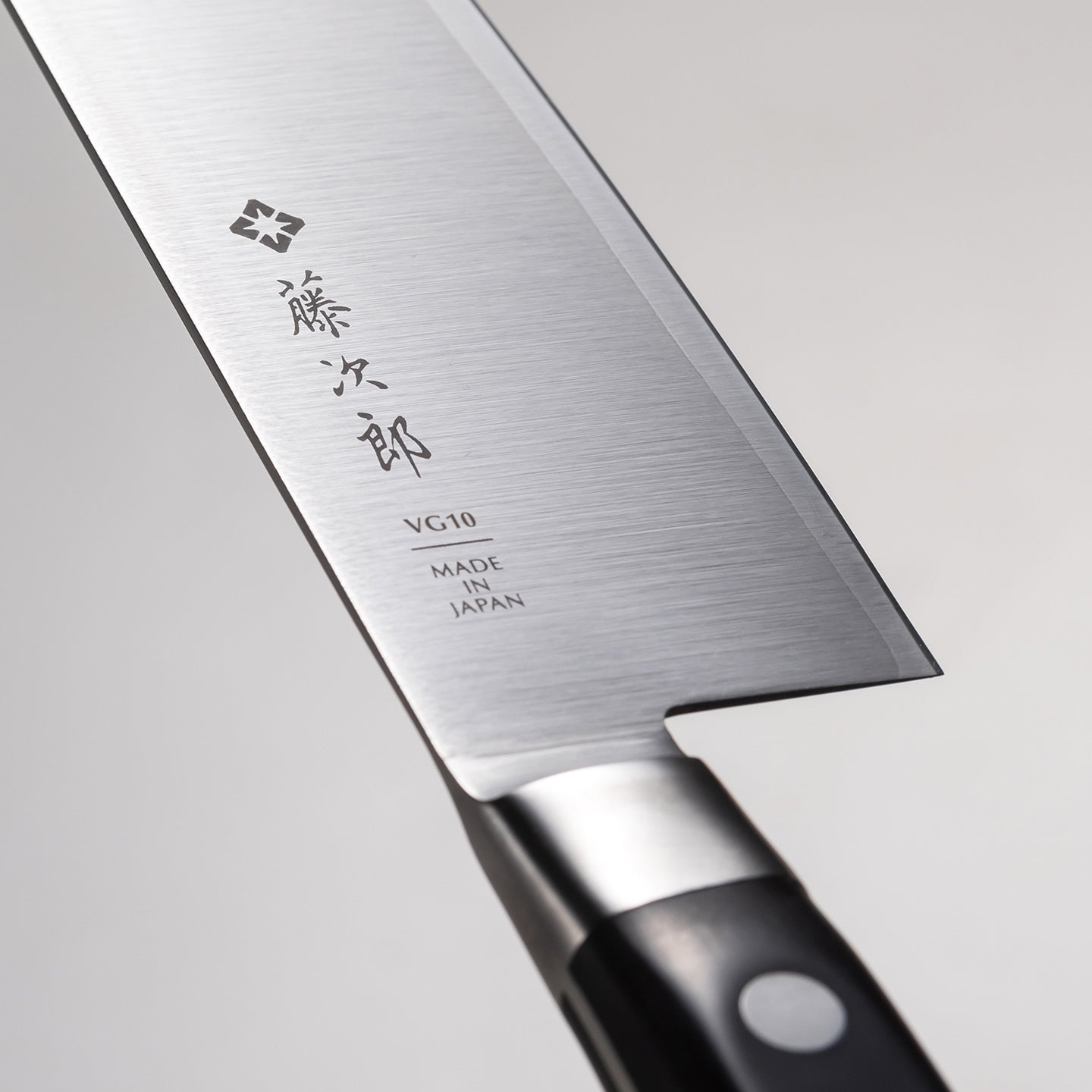 Tojiro Classic 5 Piece Knife Set / Santoku with Magnetic Knife Block / Oak
