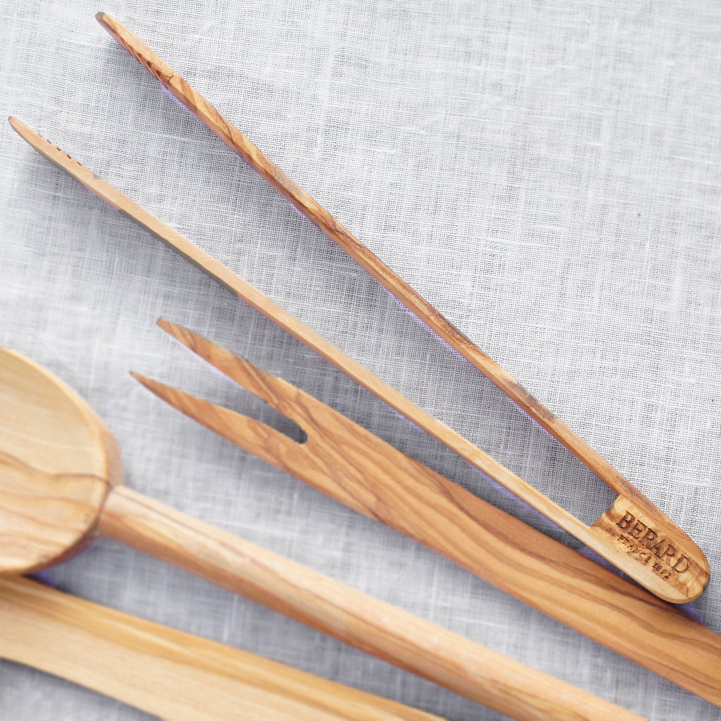 Berard Olivewood Toaster Tongs with Magnet / 20cm