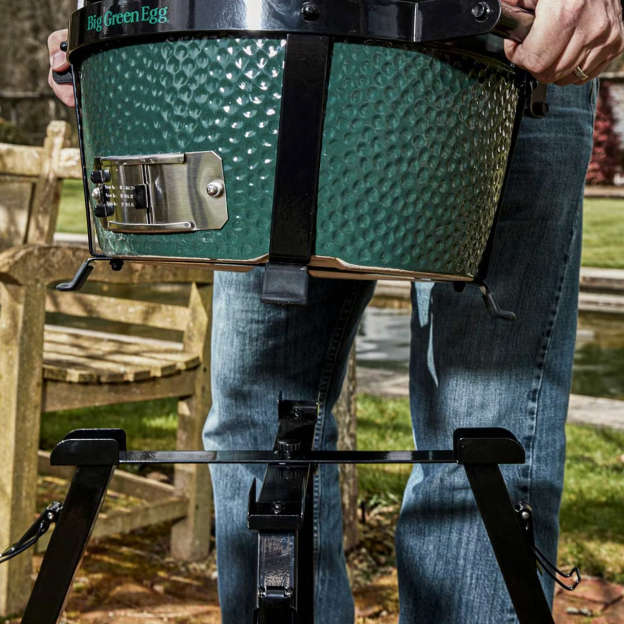 Big Green Egg Mini-Max with Foldable Stand