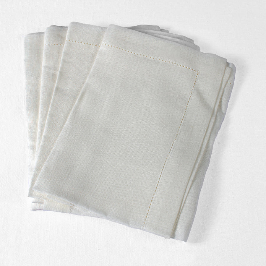 https://www.boroughkitchen.com/cdn/shop/products/bk-off-white-linen-placemat-with-hem-stitch-4pk-borough-kitchen_900x900.jpg?v=1627044422