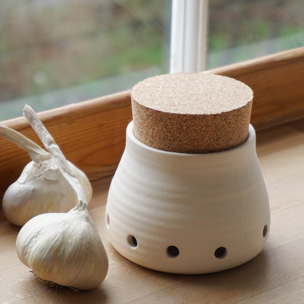 Finch & Crane Garlic Keeper
