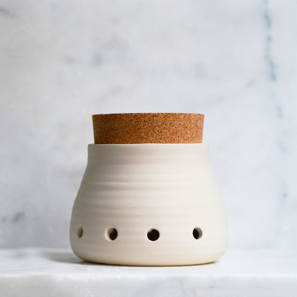 Finch & Crane Garlic Keeper