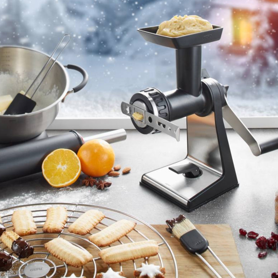 https://www.boroughkitchen.com/cdn/shop/products/gefu-meat-mincer-with-cookie-dough-borough-kitchen_900x900.jpg?v=1596302153