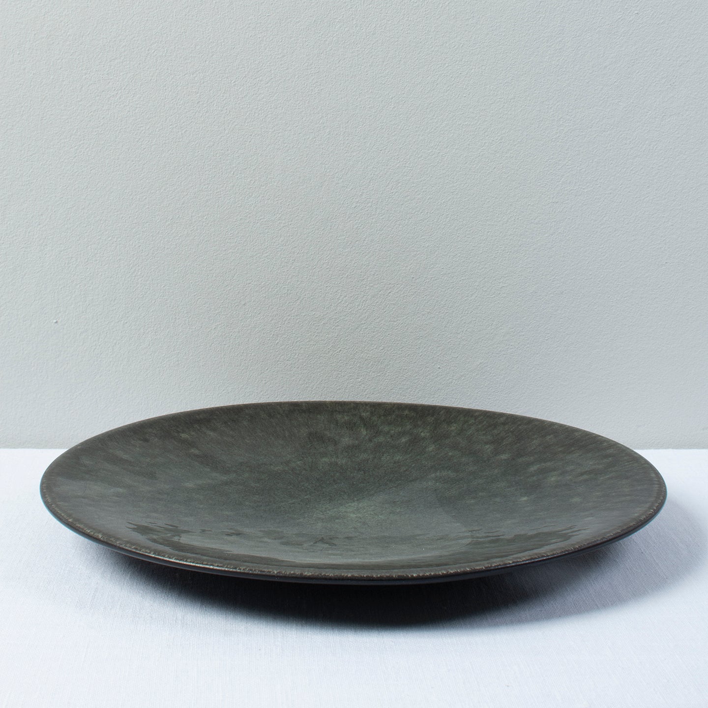 Jars Tourron Serving Plate / 31cm / Samoa/Black