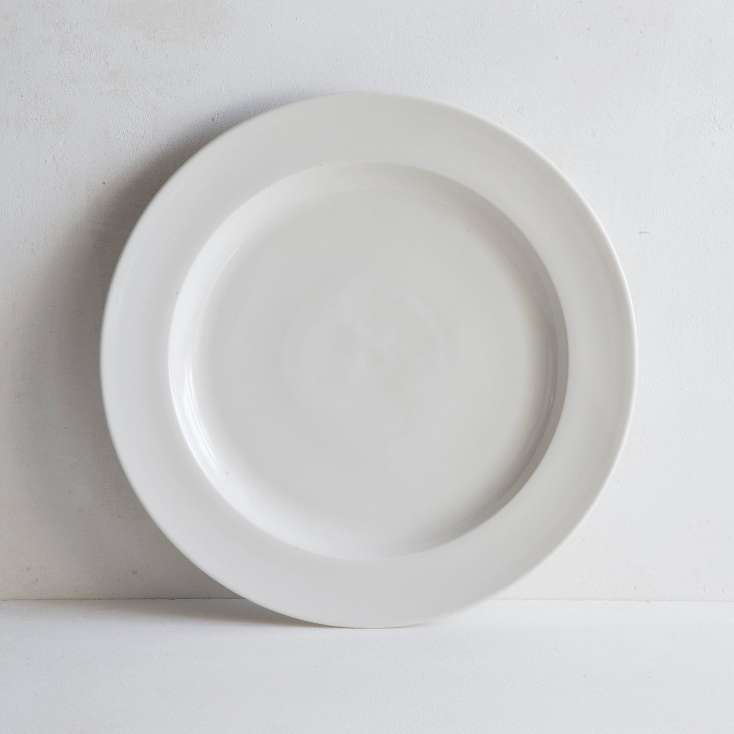John Julian Classical Porcelain Plain Charger Plate / 30cm