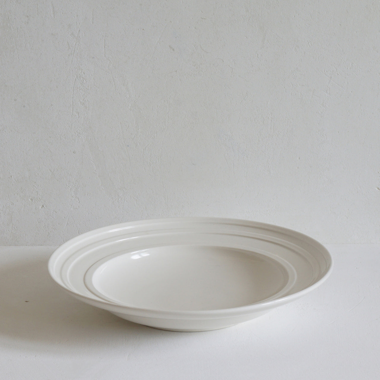 John Julian Classical Porcelain Impressed Line Shallow Bowl / 25cm