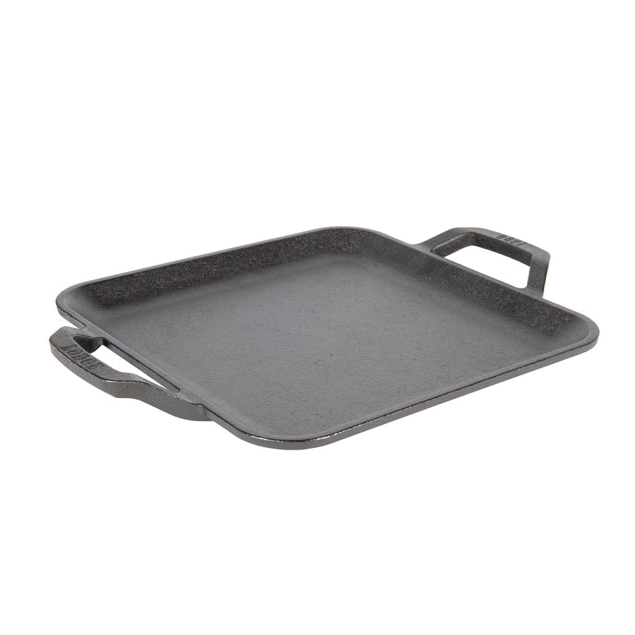 https://www.boroughkitchen.com/cdn/shop/products/lodge-chef-collection-square-griddle-pan-angle-borough-kitchen_900x900.jpg?v=1607600108