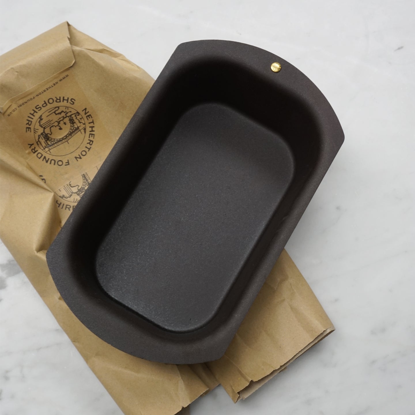 https://www.boroughkitchen.com/cdn/shop/products/netherton-foundry-loaf-tin-with-packaging-mood-borough-kitchen_2048x2048.jpg?v=1658998555