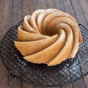 Nordic Ware Heritage Bundt Pan Gold / 10 Cup