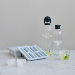 RIG-TIG Freeze-It Ice Cube Tray with Lid / Light Blue *