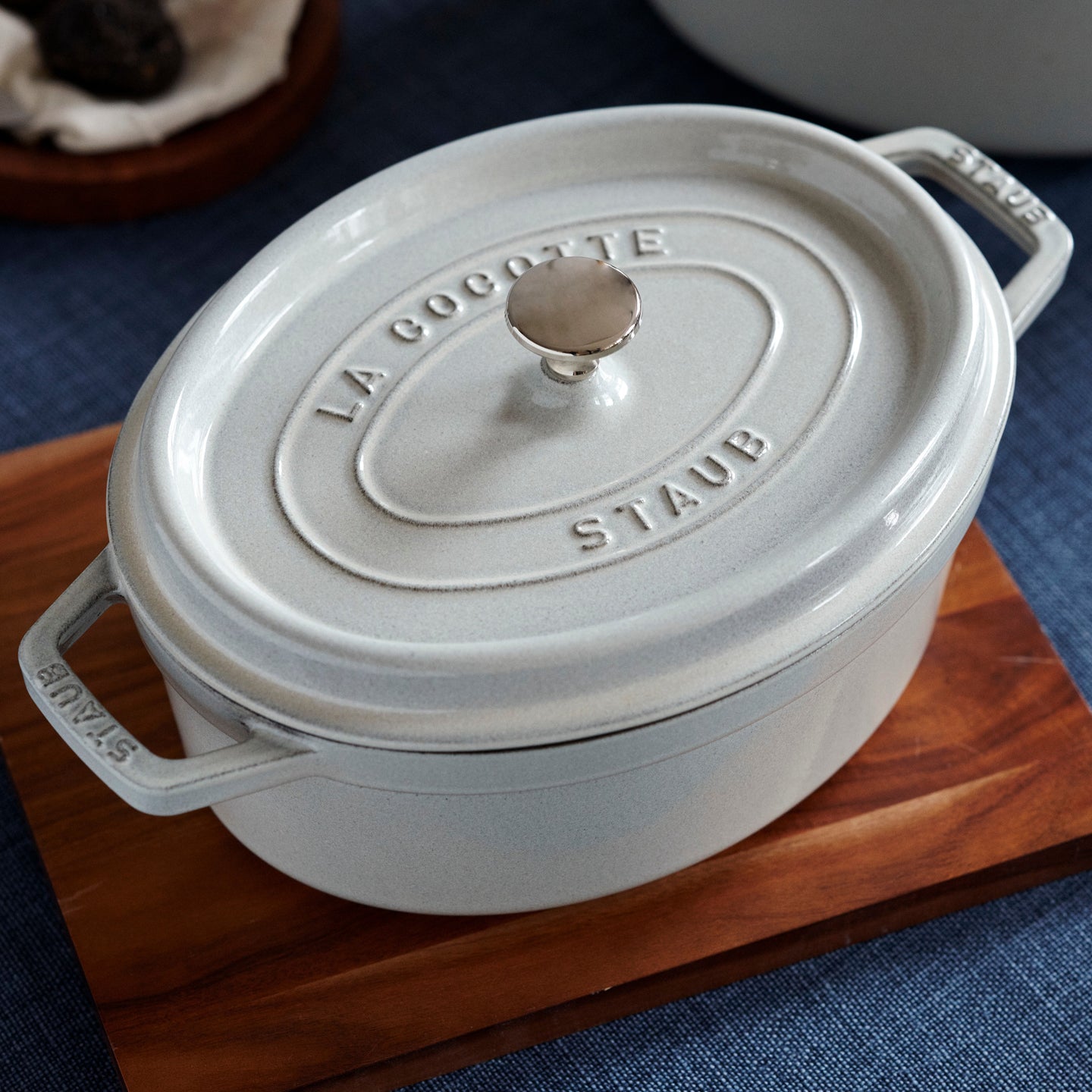Staub Oval Cocotte / White Truffle
