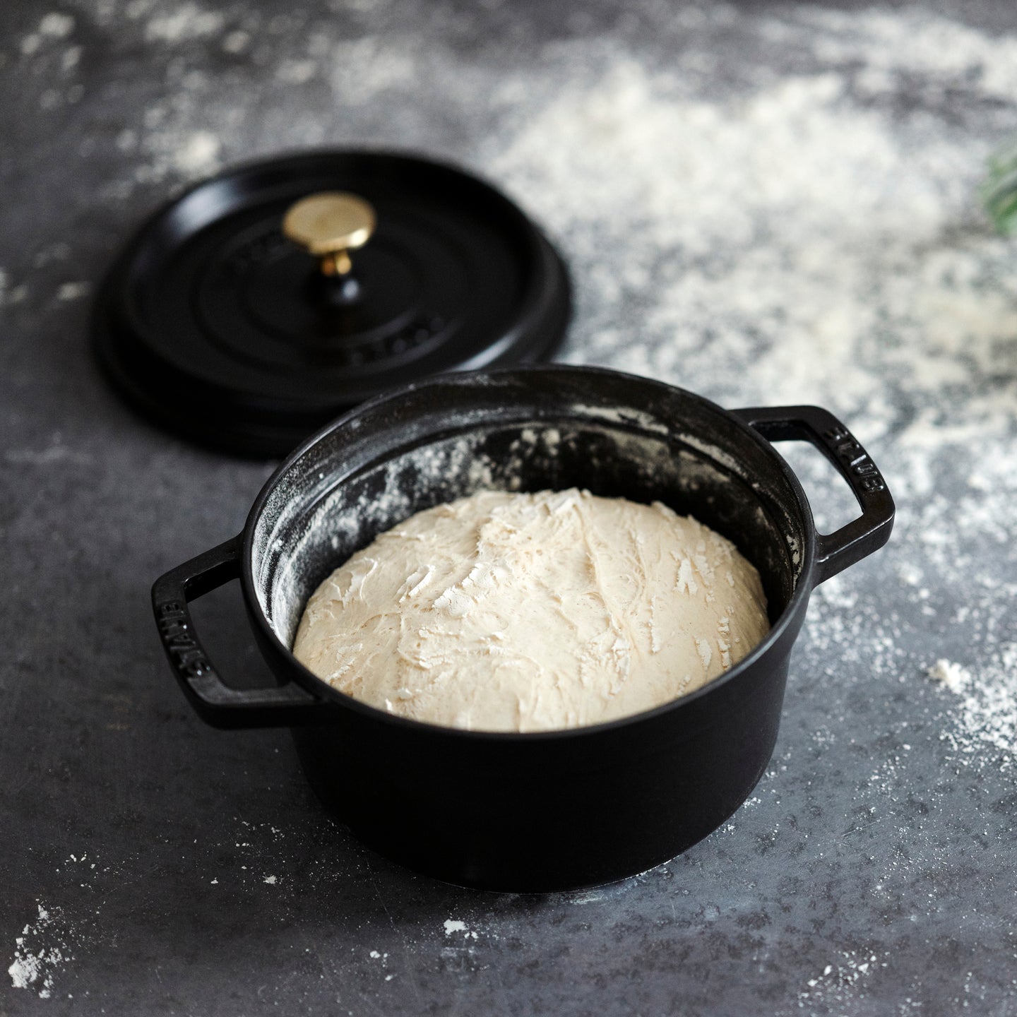 Staub Round Cocotte / Black